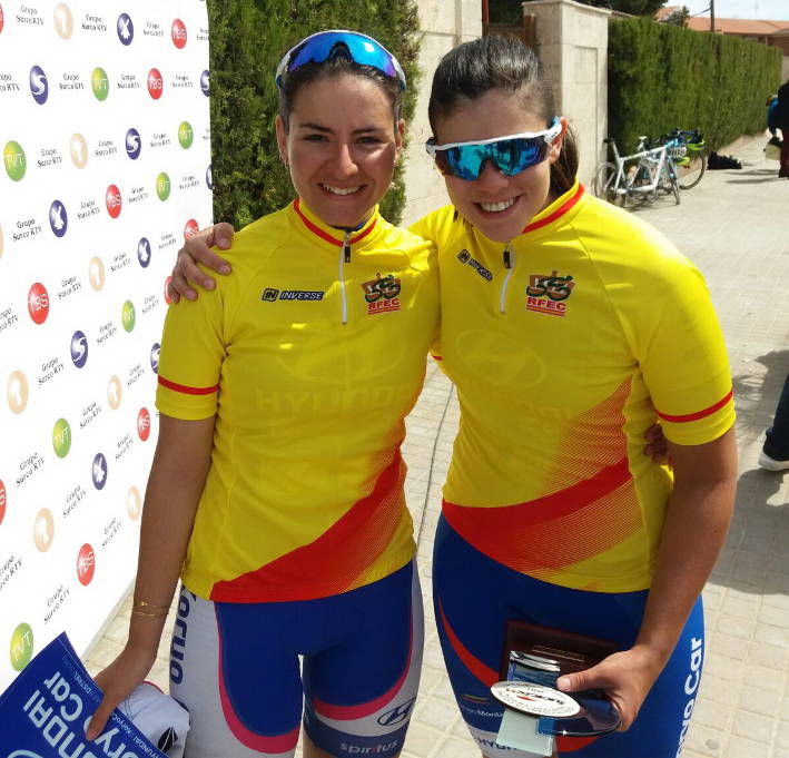 Las ganadoras de la competición nacional de ciclismo adaptado, Rosana López y Noelia Murla.